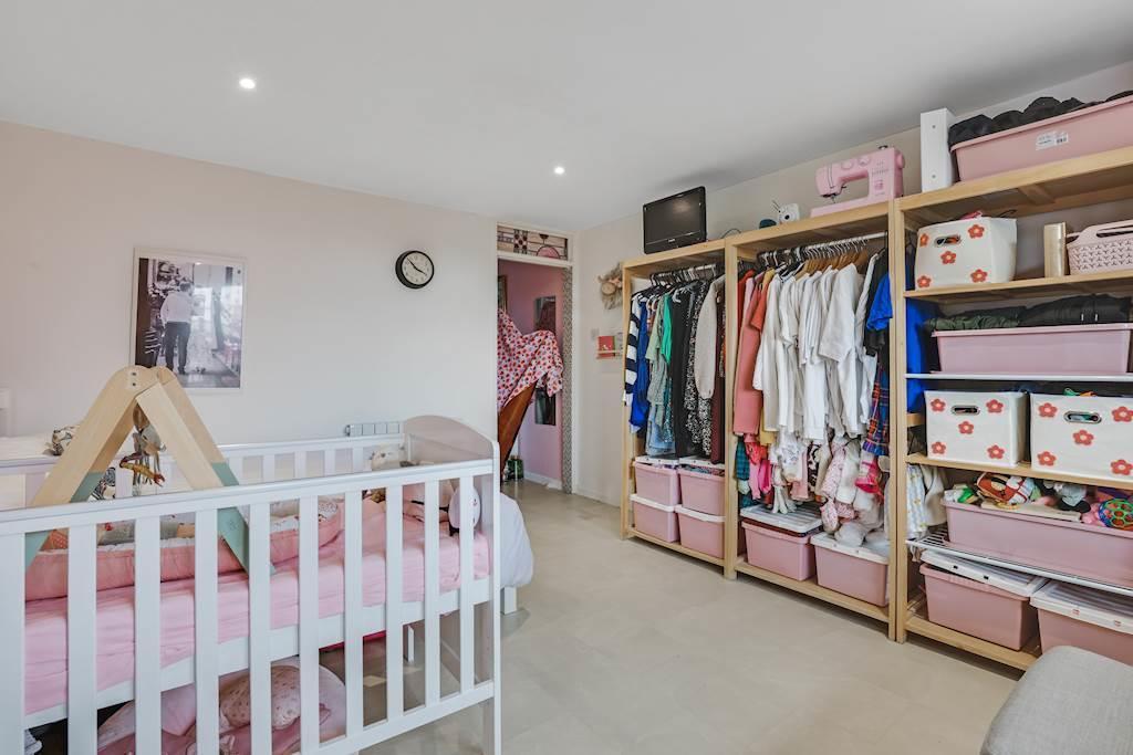 Walk-in wardrobe