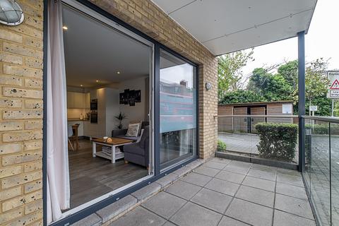 1 bedroom flat for sale, Worple Road, London, SW20
