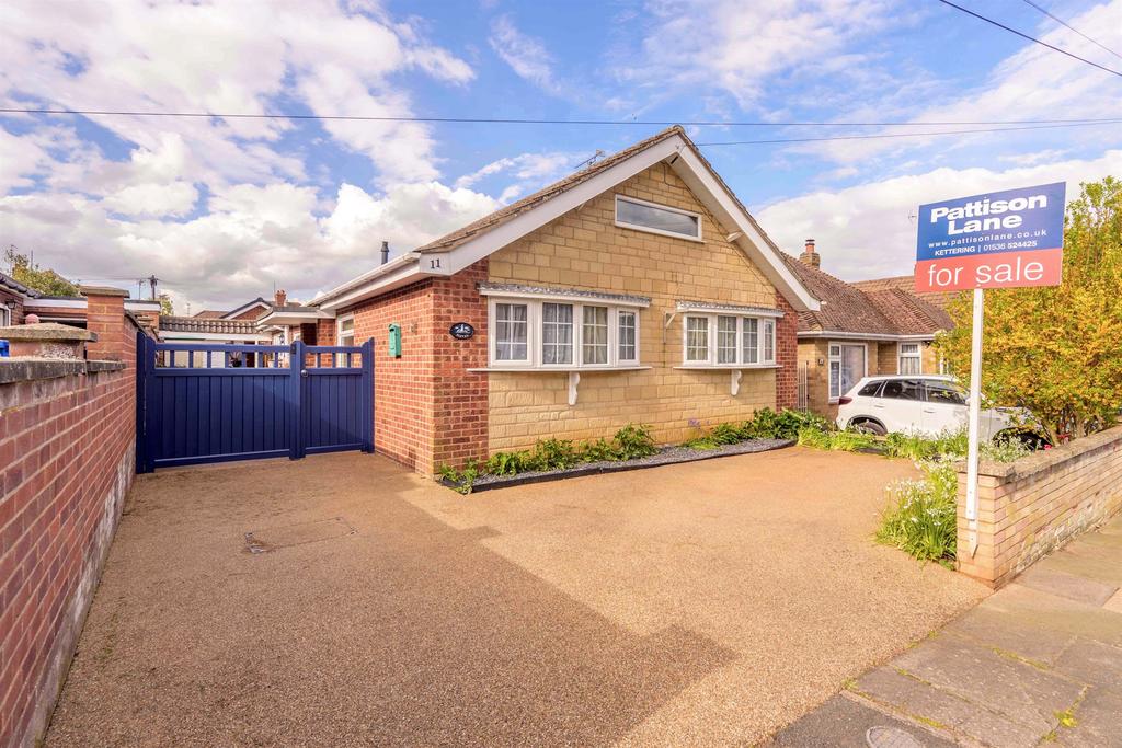 Byron Road, Kettering 2 bed detached bungalow for sale - £260,000