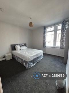 1 bedroom in a house share to rent, Longroyd Grove, Leeds, LS11
