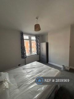 1 bedroom in a house share to rent, Longroyd Grove, Leeds, LS11
