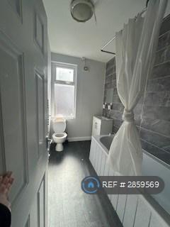 1 bedroom in a house share to rent, Longroyd Grove, Leeds, LS11