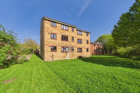 Tw13 Elvedon Road, Feltham, Middlesex, TW13 2 bed apartment - £240,000
