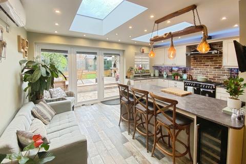 4 bedroom semi-detached house for sale, Caractacus Green, Hertfordshire WD18