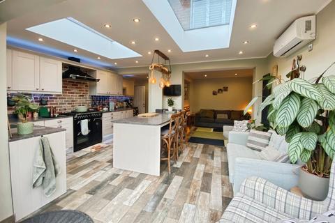 4 bedroom semi-detached house for sale, Caractacus Green, Hertfordshire WD18