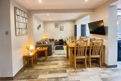 4 bedroom semi-detached house for sale, Caractacus Green, Hertfordshire WD18