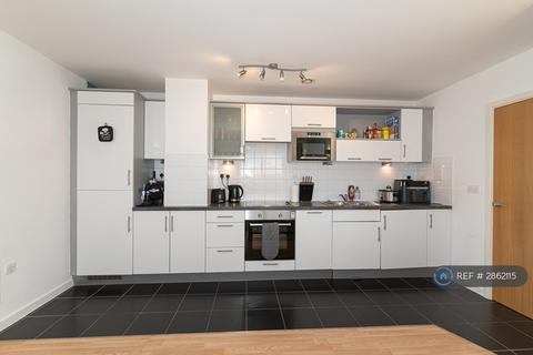 2 bedroom flat to rent, Becket House, Brentwood, CM14