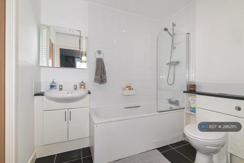 2 bedroom flat to rent, Becket House, Brentwood, CM14