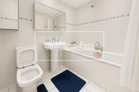 1 bedroom house to rent, Chichester Court, Slough, SL1