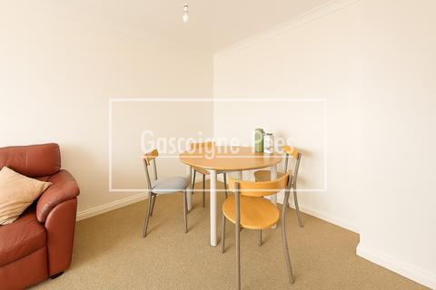 1 bedroom house to rent, Chichester Court, Slough, SL1