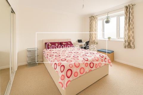 1 bedroom house to rent, Chichester Court, Slough, SL1
