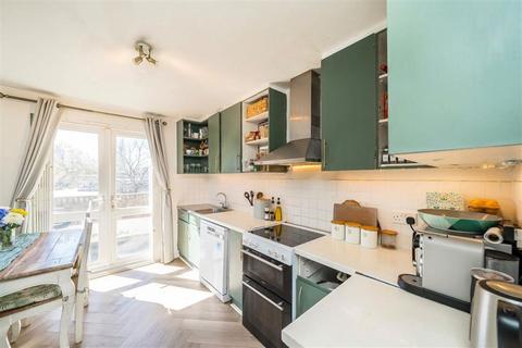 2 bedroom flat for sale, Wilcox Close, London SW8