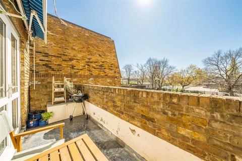 2 bedroom flat for sale, Wilcox Close, London SW8