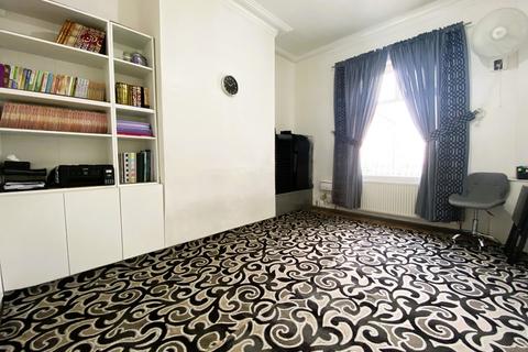 2 bedroom terraced house for sale, 125 Oxford Street, Chadderton OL9 7SJ
