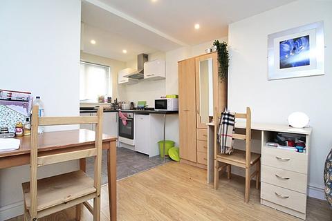 Studio to rent, Woodville Rd, Cardiff CF24