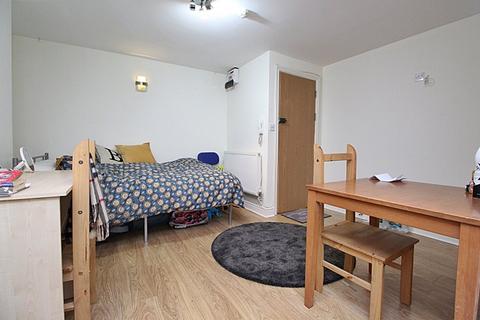 Studio to rent, Woodville Rd, Cardiff CF24