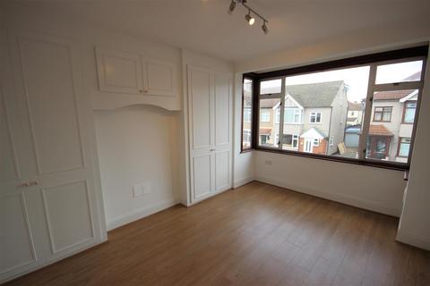 3 bedroom terraced house to rent, Foxlands Road, Dagenham, Essex