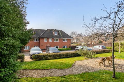 1 bedroom flat for sale, Greenfields Avenue, Alton, Hampshire, GU34