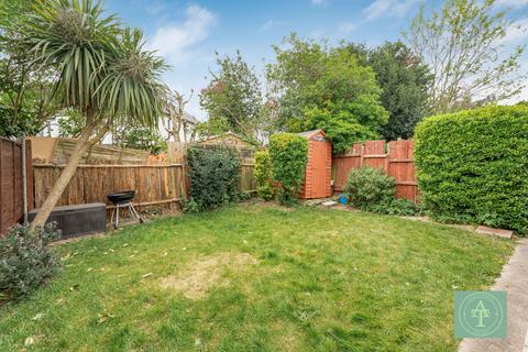 2 bedroom maisonette for sale, Firs Lane, N21