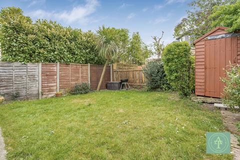 2 bedroom maisonette for sale, Firs Lane, N21