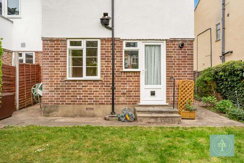 2 bedroom maisonette for sale, Firs Lane, N21
