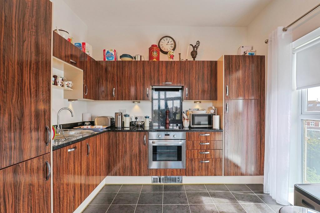 Breeze, 4 Owls Road, Bournemouth, Dorset, BH5 – další
