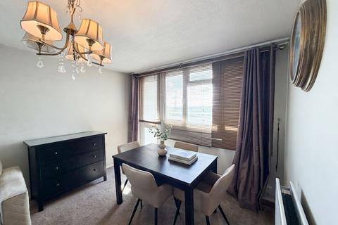 2 bedroom flat to rent, Grantham Road, Twelve Acre House Grantham Road, E12