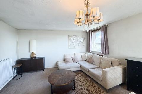 2 bedroom flat to rent, Grantham Road, Twelve Acre House Grantham Road, E12