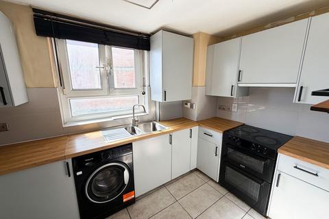 2 bedroom flat to rent, Grantham Road, Twelve Acre House Grantham Road, E12
