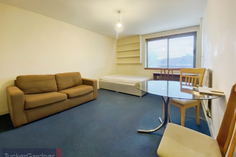 Studio to rent, Mayflower House, Cambridge, CB4