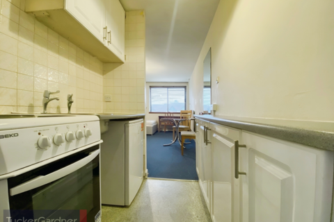 Studio to rent, Mayflower House, Cambridge, CB4