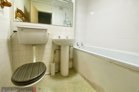 Studio to rent, Mayflower House, Cambridge, CB4