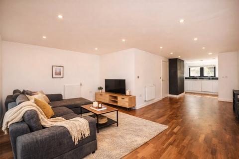 4 bedroom terraced house to rent, Richmond Road, London, E8