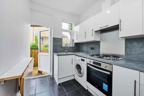 2 bedroom maisonette to rent, Kirkdale, Sydenham