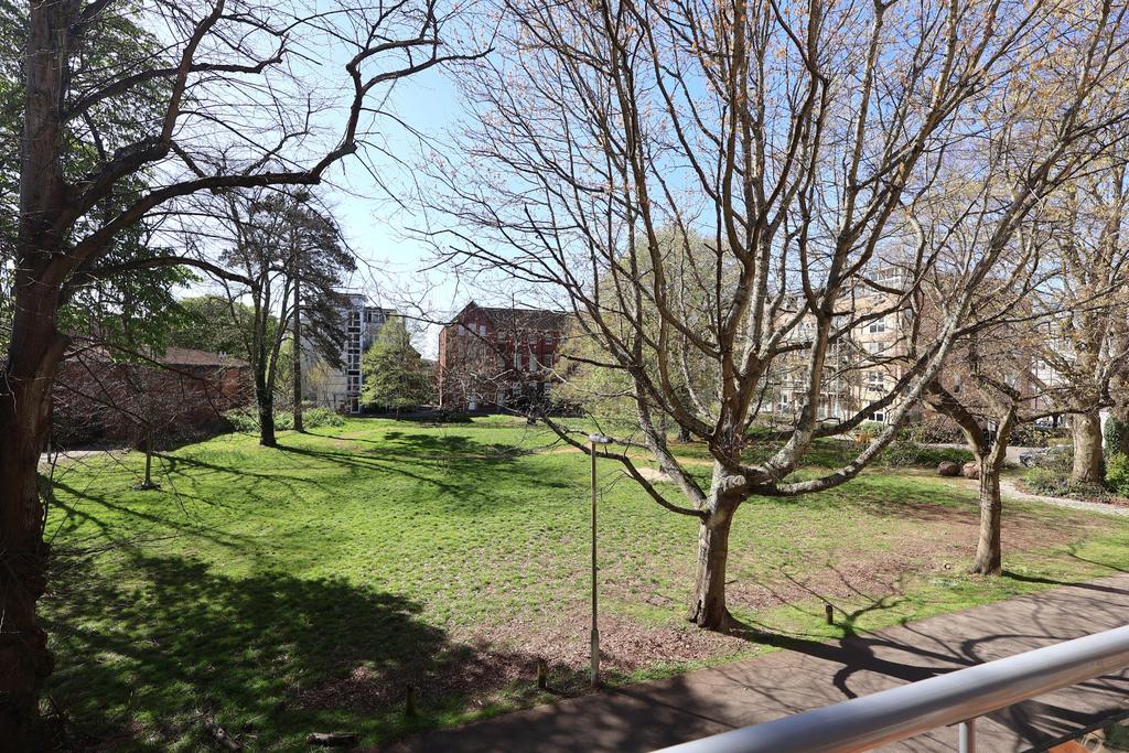The Avenue, Southampton - More