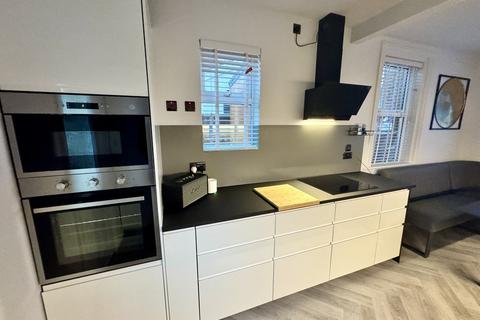 5 bedroom terraced house for sale, London Road, Reading