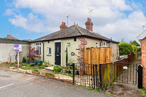 2 bedroom detached bungalow for sale, Laburnum Walk, Stonehouse