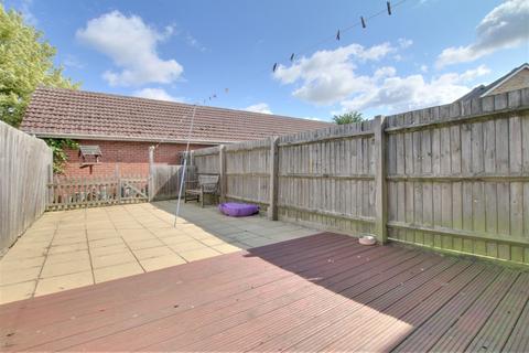 2 bedroom terraced house to rent, Whitemill Road, Chatteris