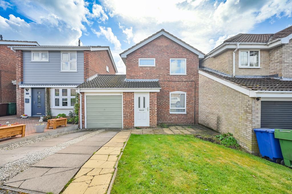 Fairfield Close, Cannock WS12 3 bed link detached house for sale - £239,950