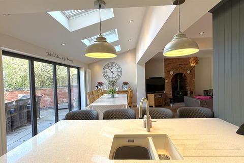 4 bedroom semi-detached house for sale, Woodfall Avenue, Birmingham B30