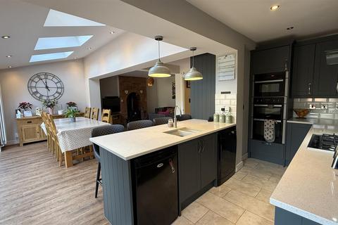 4 bedroom semi-detached house for sale, Woodfall Avenue, Birmingham B30
