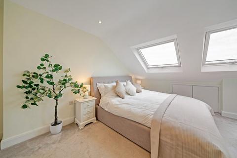 3 bedroom flat for sale, Marney Road, Battersea, London, SW11