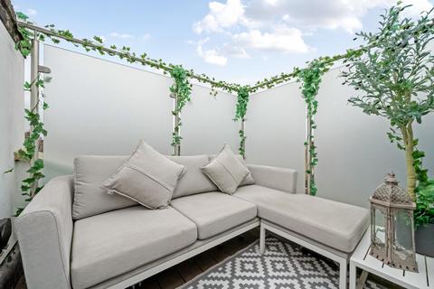 3 bedroom flat for sale, Marney Road, Battersea, London, SW11
