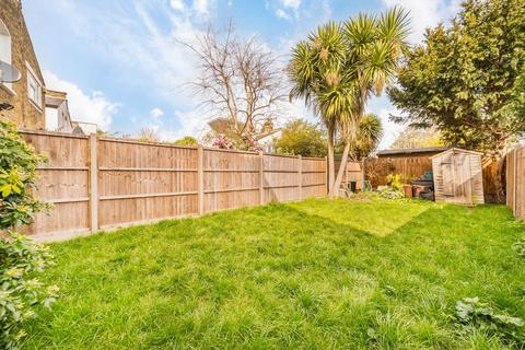 4 bedroom terraced house for sale, Haverhill Road, London SW12