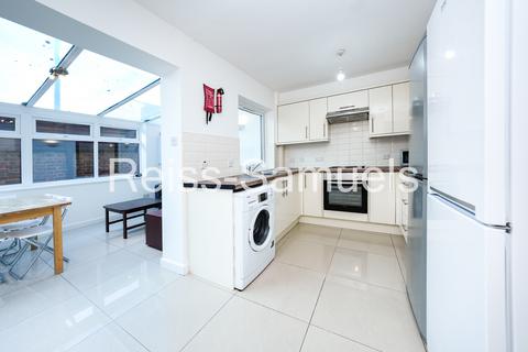 5 bedroom end of terrace house to rent, Barnfield Place, London E14