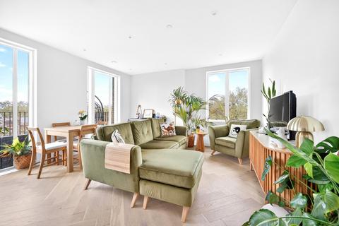 3 bedroom flat to rent, Holly Tree Apartments, Layard Road, London