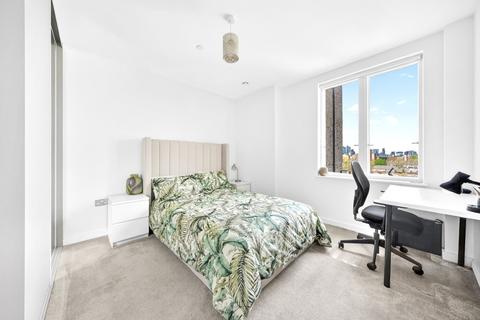 3 bedroom flat to rent, Holly Tree Apartments, Layard Road, London