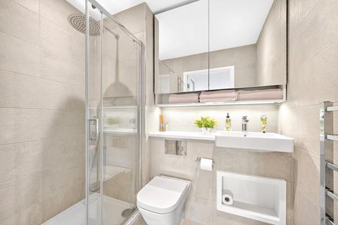 3 bedroom flat to rent, Holly Tree Apartments, Layard Road, London