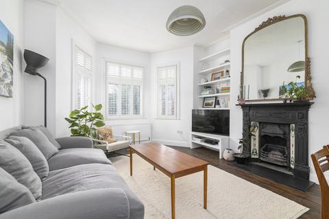3 bedroom maisonette to rent, Forburg Road, London
