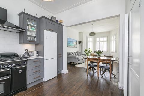 3 bedroom maisonette to rent, Forburg Road, London